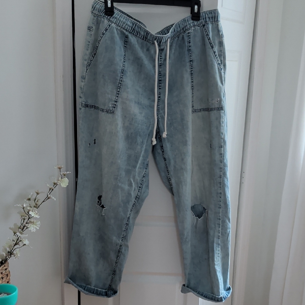 Aerie Women's Relaxed Baggy Distressed Cuffed Light Blue Jeans